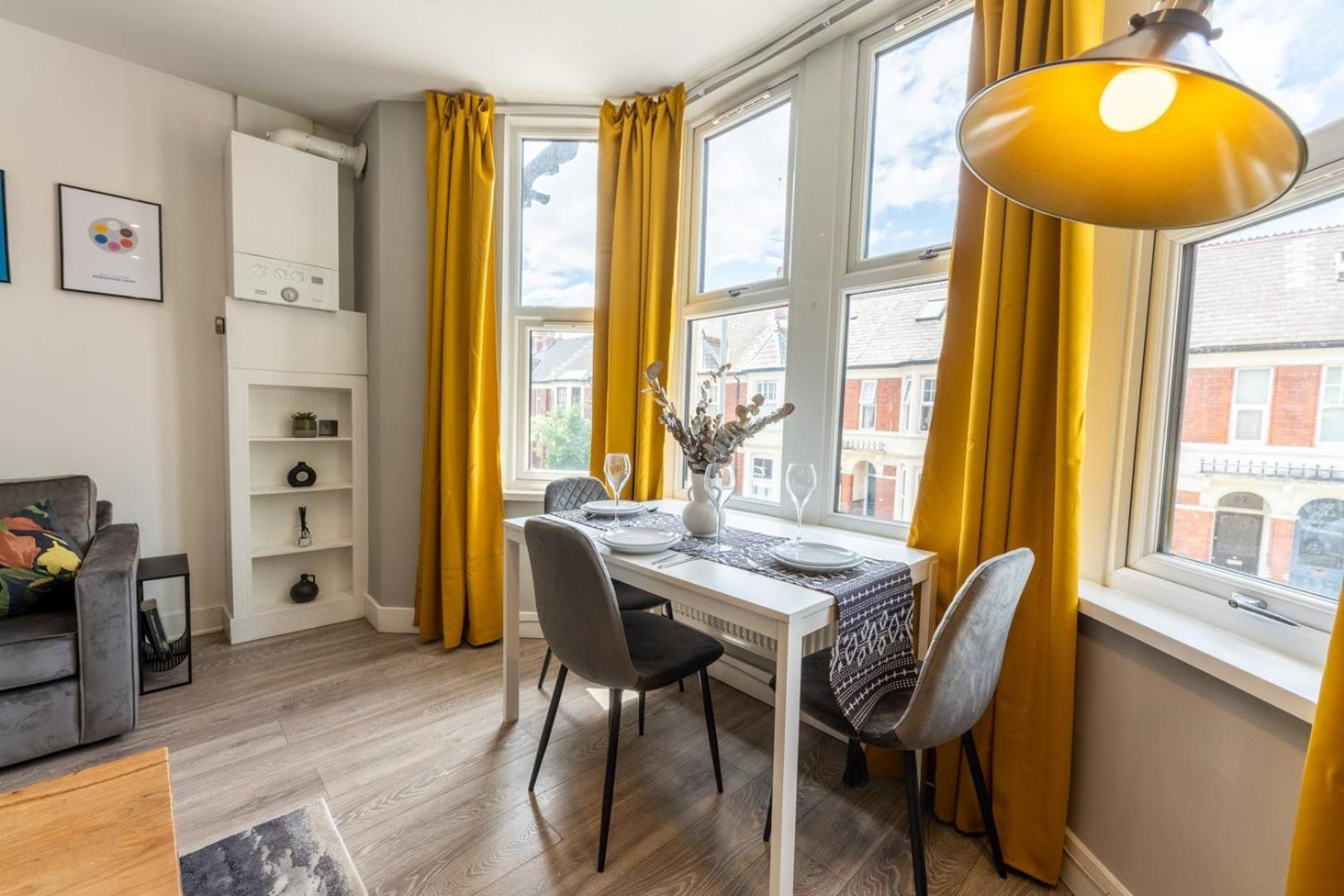 Wifi | 2 Guests | Smart Tv * Cardiff