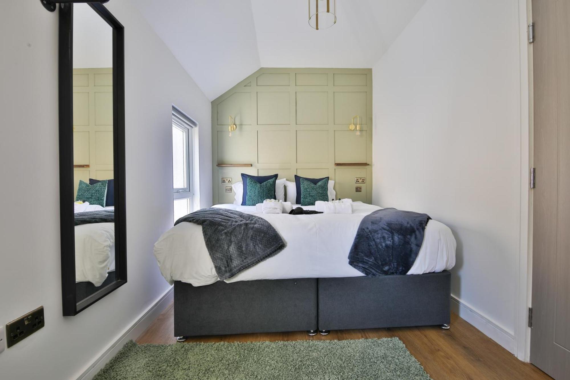 North Road Luxe New Serviced Apartments- Parking Available With Full Kitchen Amenities Apartment *