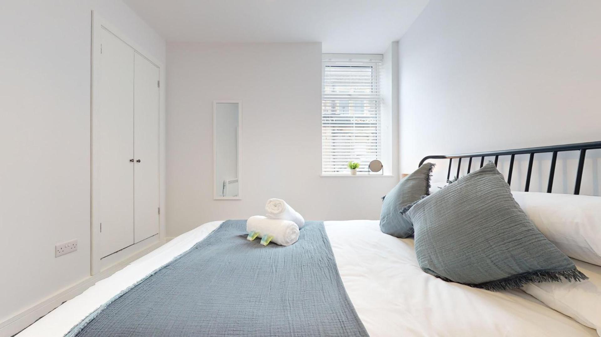 Spacious One Bedroom | Wifi Apartment