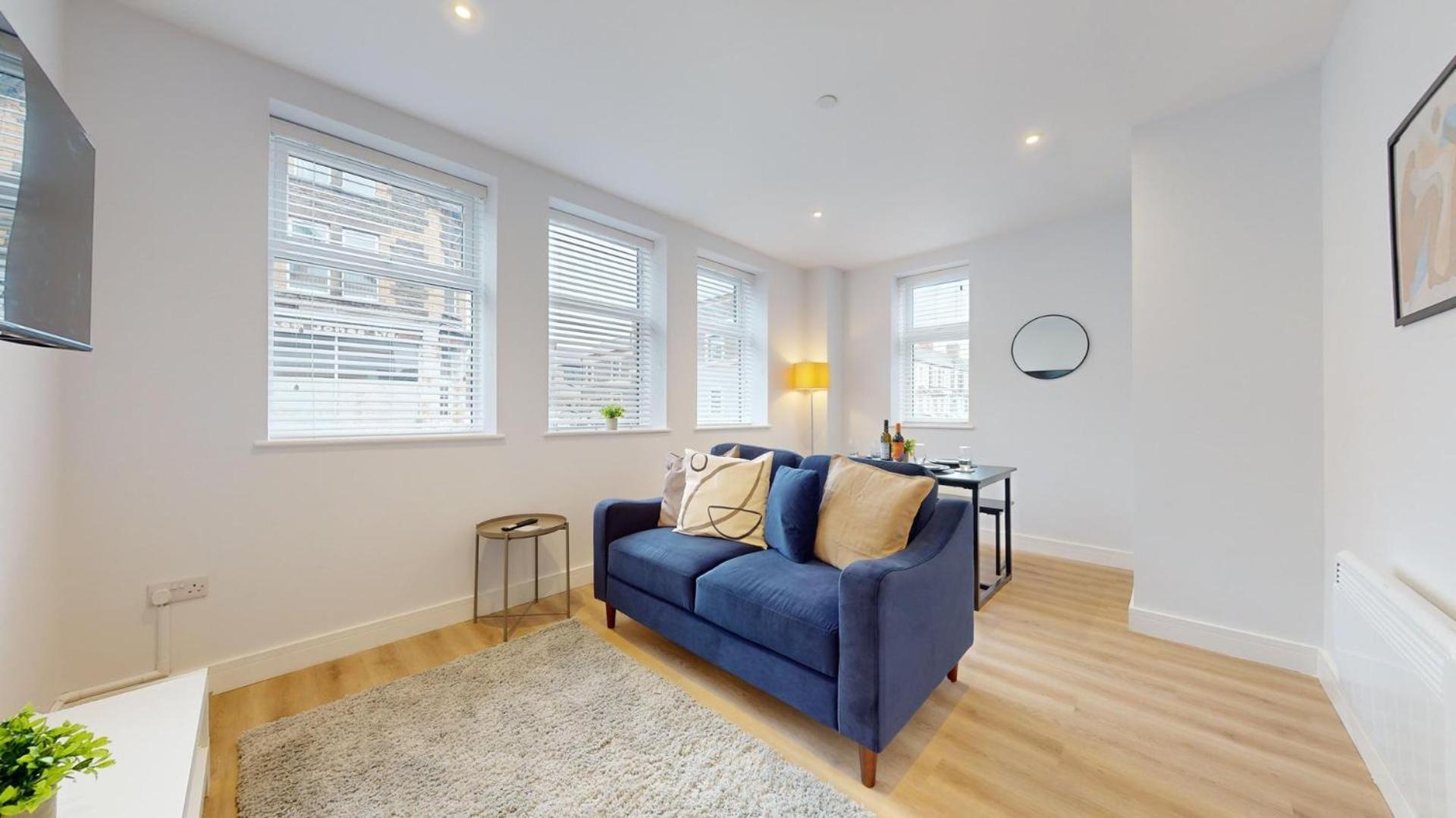 Spacious One Bedroom | Wifi Apartment