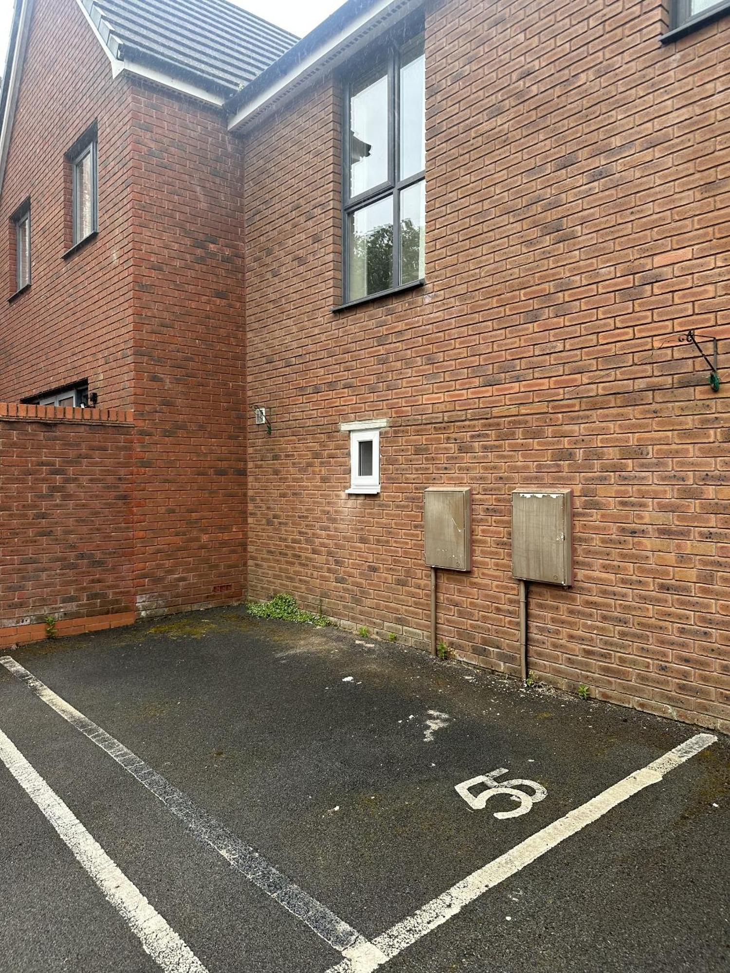 2 Bdr City Centre With Parking Apartment Cardiff