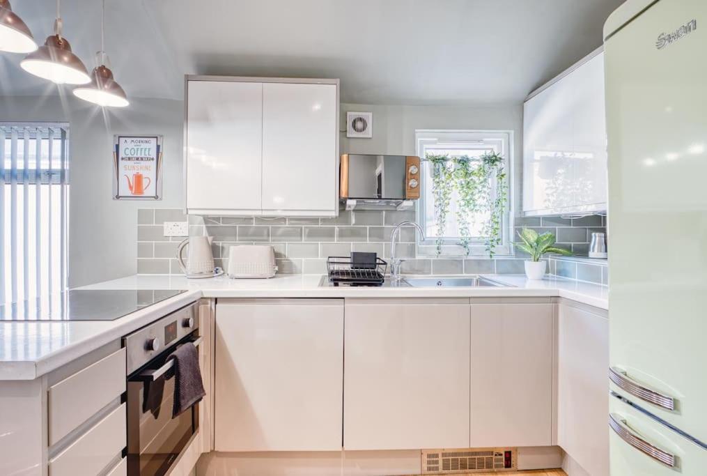 Stylish Duplex 2bed With Garden 10min City Apartment Cardiff