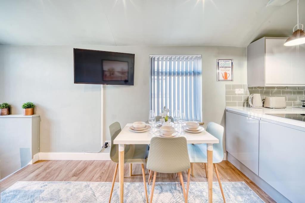Apartment Stylish Duplex 2bed With Garden 10min City Cardiff