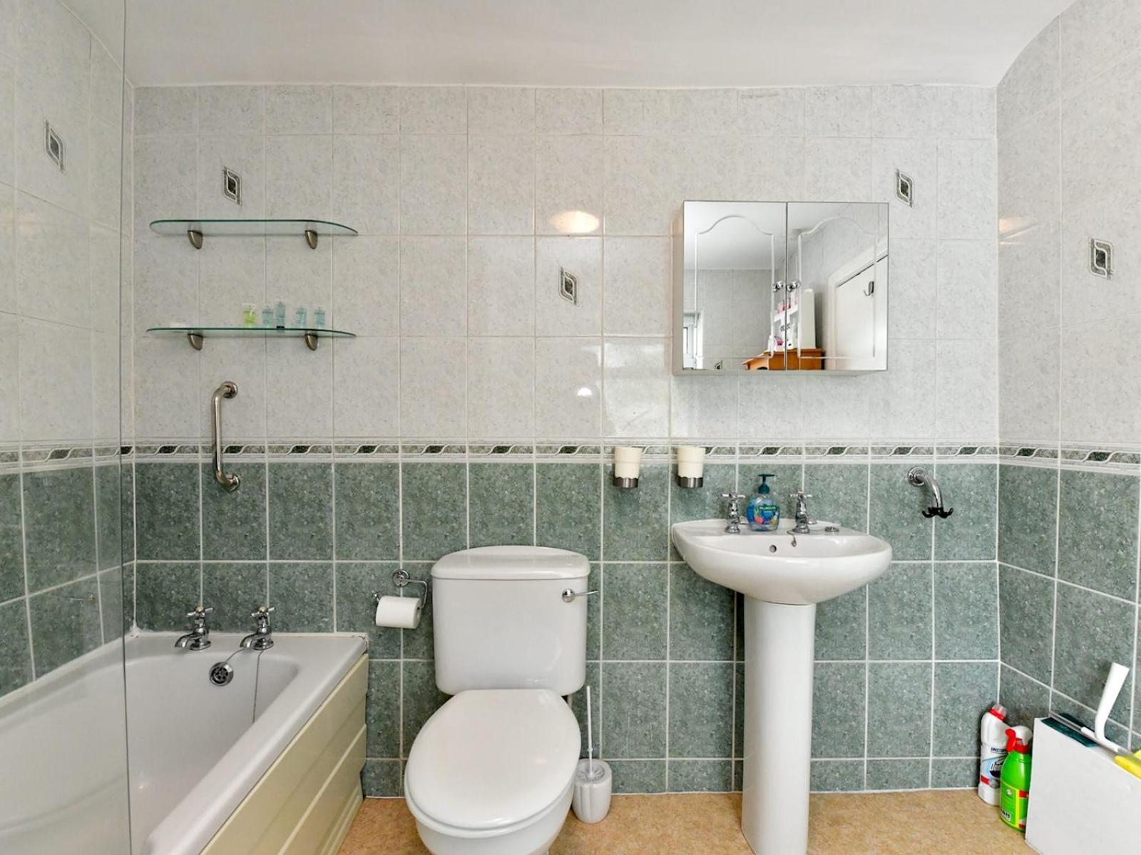 Cosy 2 Bed In Canton Pass The Keys *