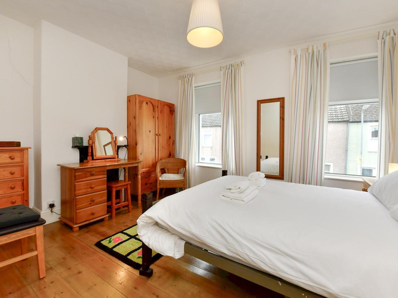 Cosy 2 Bed In Canton Pass The Keys Holiday home *