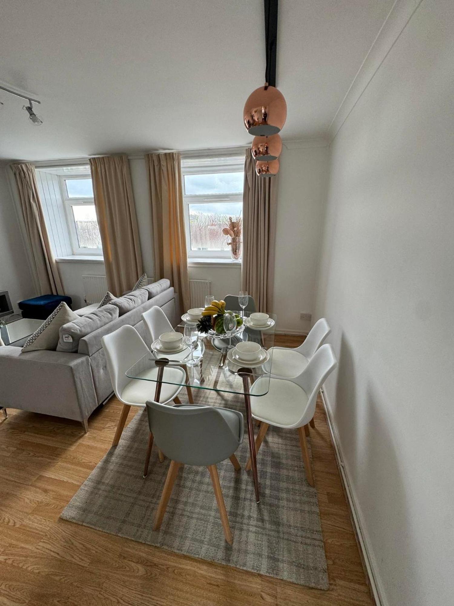 Tranquil Top-floor Family Haven! *