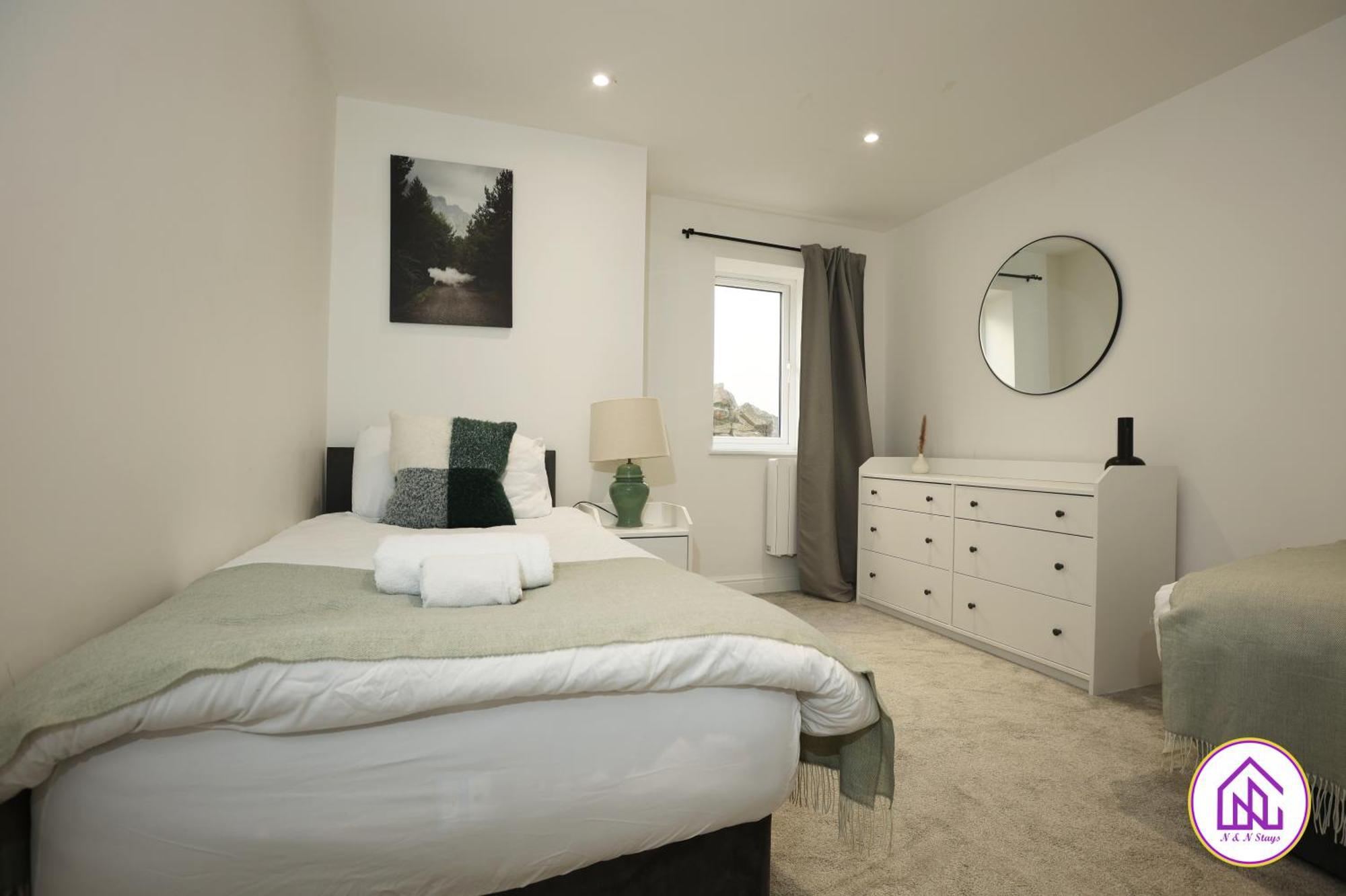 North Road - Perfectly Placed, Close To Town & Castle With Private Parking Apartment *