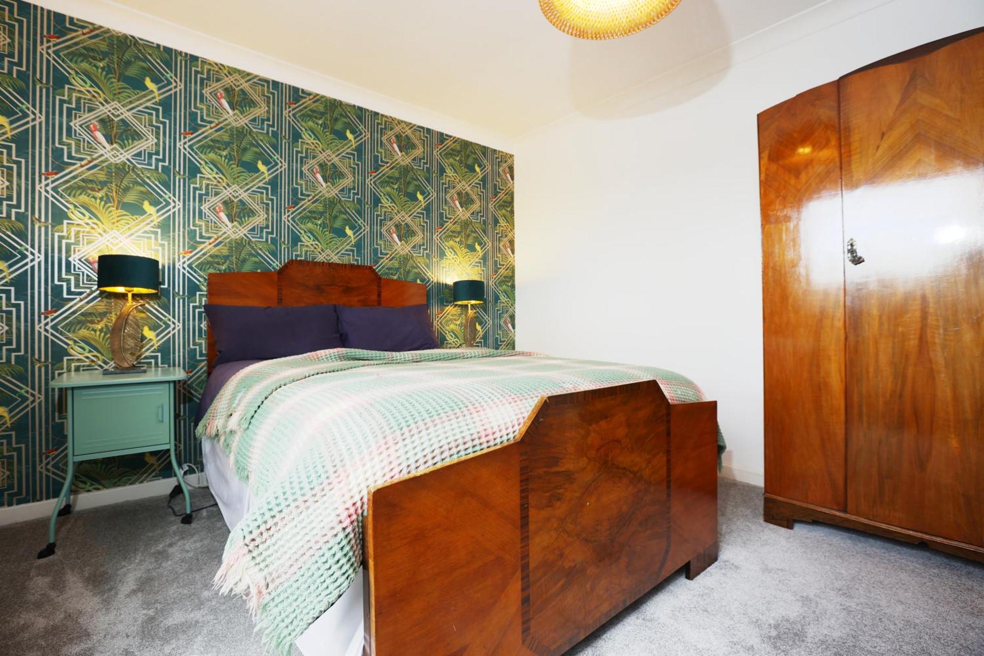 Llwyn Pia By N And N Ltd, With Private Pool, Sauna And Hot Tub, Perfect For Relocation, Workers Or Your Ideal Getaway * Cardiff
