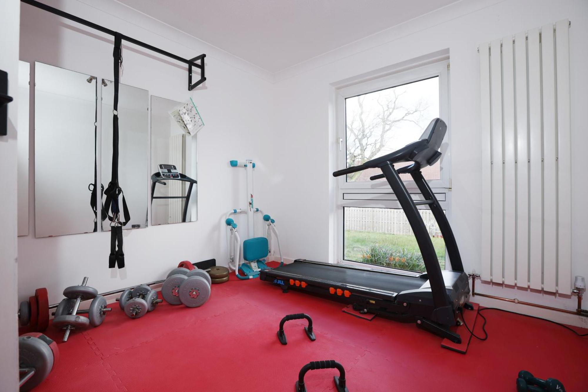 Llwyn Pia By N And N Ltd, With Private Pool, Sauna And Hot Tub, Perfect For Relocation, Workers Or Your Ideal Getaway * Cardiff