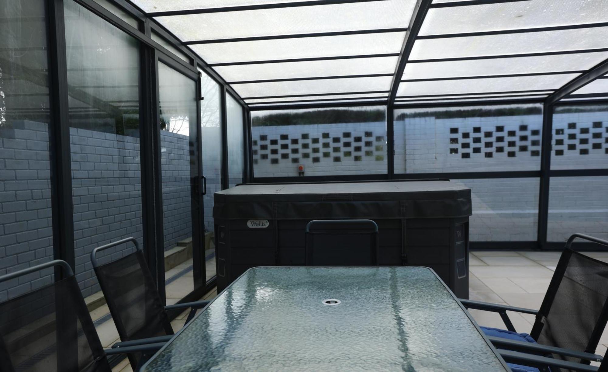 Llwyn Pia By N And N Ltd, With Private Pool, Sauna And Hot Tub, Perfect For Relocation, Workers Or Your Ideal Getaway *
