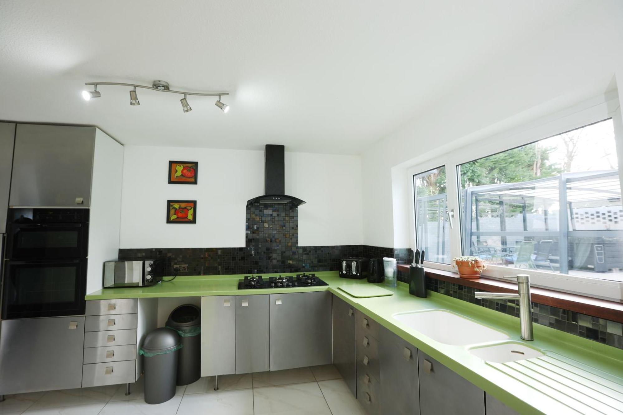 Apartment Llwyn Pia By N And N Ltd, With Private Pool, Sauna And Hot Tub, Perfect For Relocation, Workers Or Your Ideal Getaway Cardiff