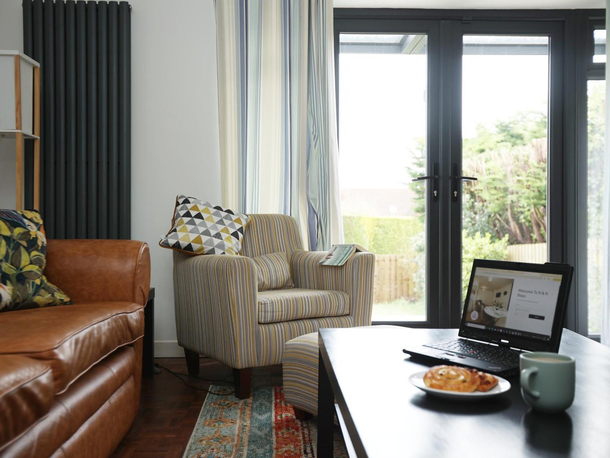 Llwyn Pia By N And N Ltd, With Private Pool, Sauna And Hot Tub, Perfect For Relocation, Workers Or Your Ideal Getaway *