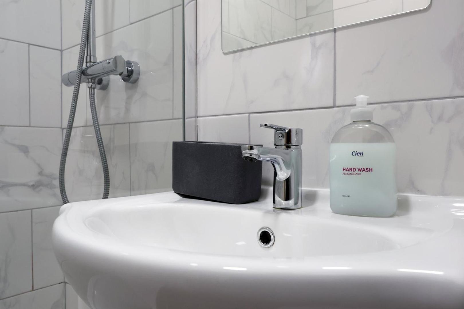 Cozy Pontcanna Escape With Double Beds And Wifi