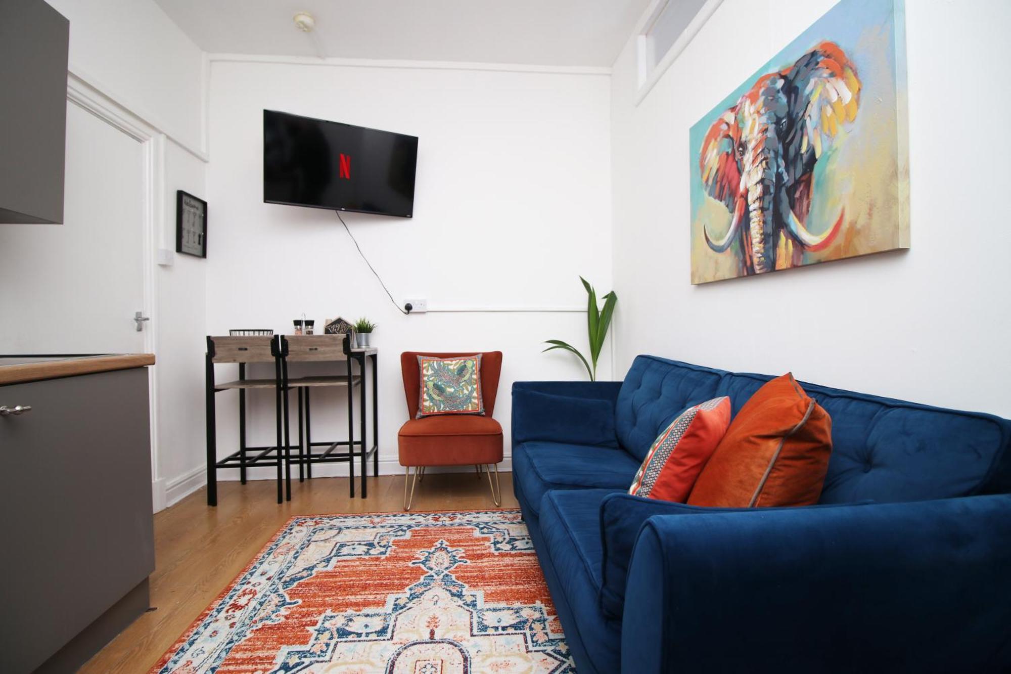 Apartment Stay! Smart Tvs In Every Room! Sleeps 4 & Parking Available, 2 Min Walk To Shops, Bars And Restaurants Cardiff