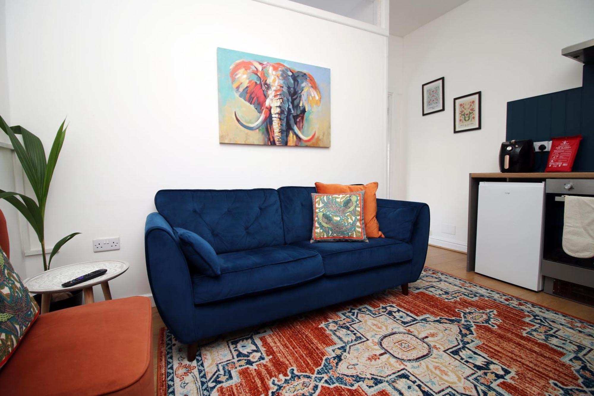 Stay! Smart Tvs In Every Room! Sleeps 4 & Parking Available, 2 Min Walk To Shops, Bars And Restaurants * Cardiff