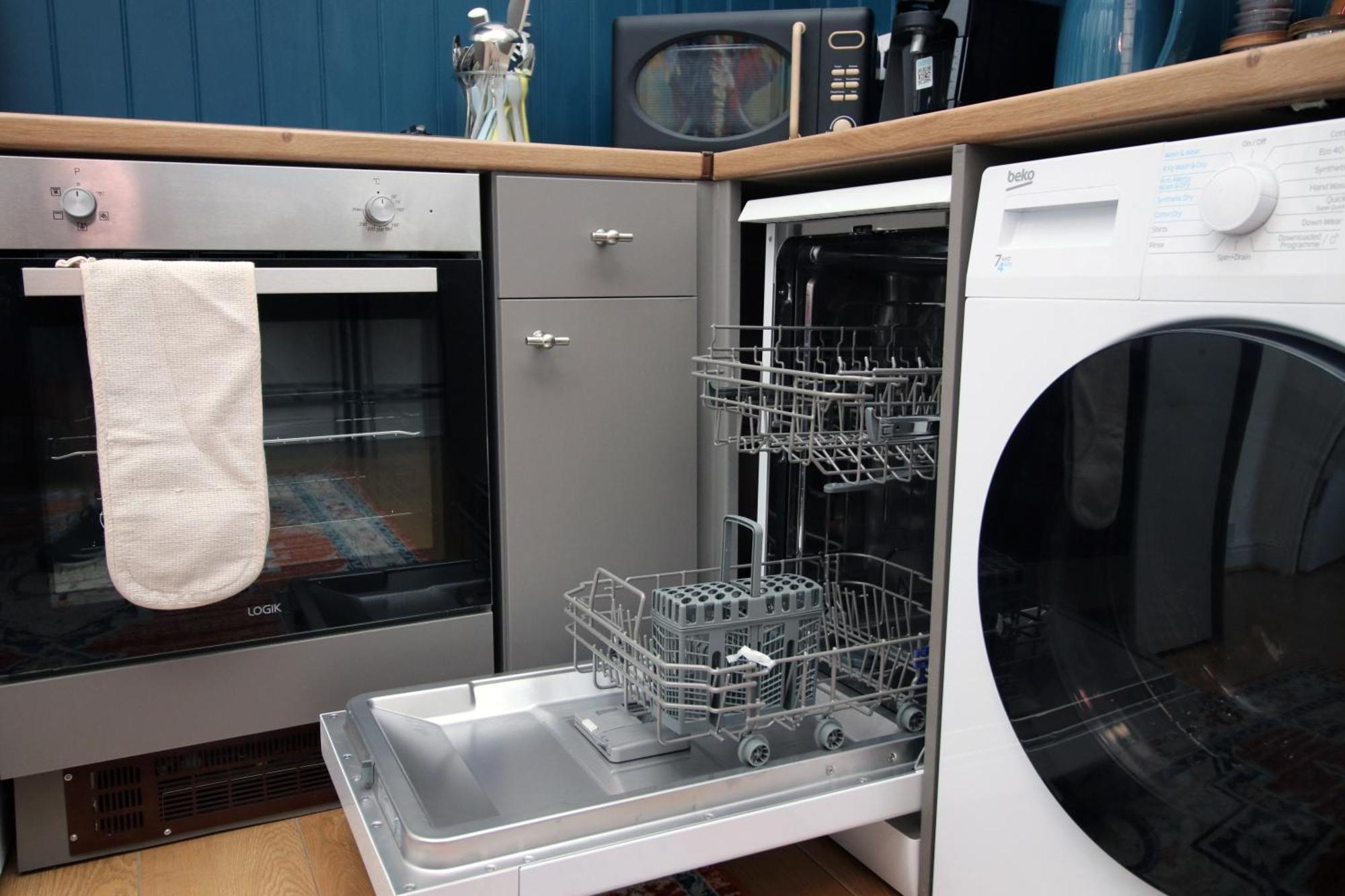 Stay! Smart Tvs In Every Room! Sleeps 4 & Parking Available, 2 Min Walk To Shops, Bars And Restaurants Cardiff
