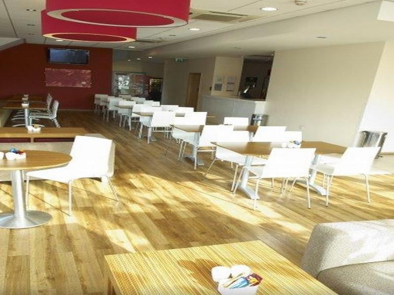 Travelodge Atlantic Wharf 3*