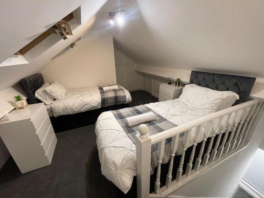 New Modern 5 Bedroom House - Centre - Parking Holiday home Cardiff