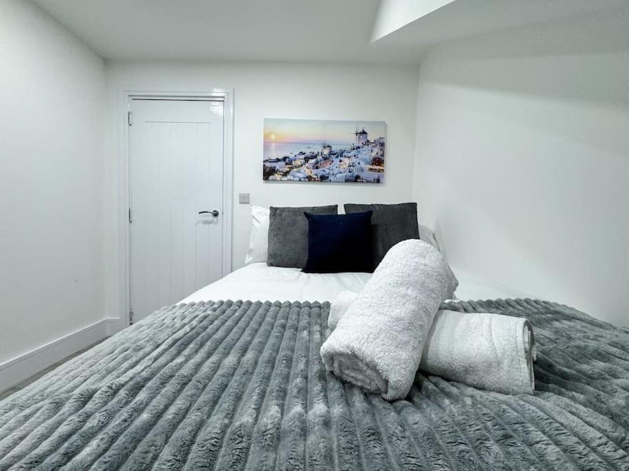 Modern Centre 3 Bedroom Flat - Free Parking Apartment Cardiff