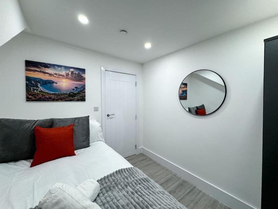 Modern Centre 3 Bedroom Flat - Free Parking Cardiff