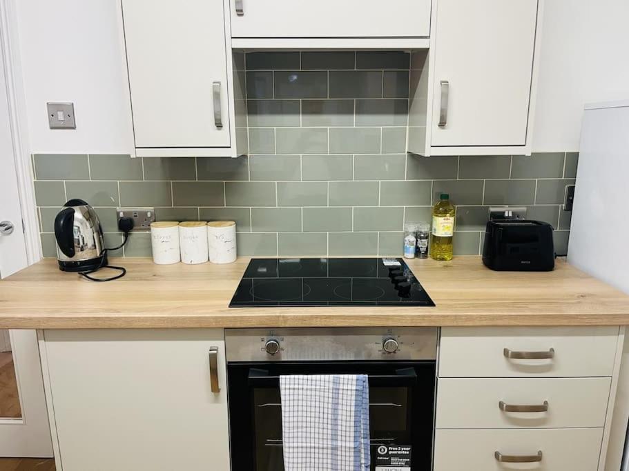 Apartment Two Bedroom With Parking Cardiff