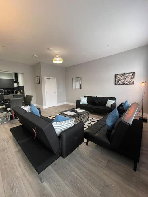 Luxury 2 Bed Centre Duplex With High Ceilings Apartment *