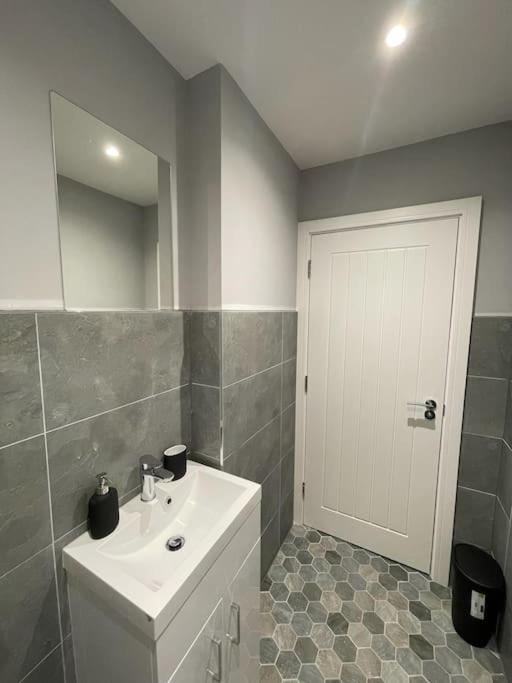 Luxury 2 Bed Centre Duplex With High Ceilings