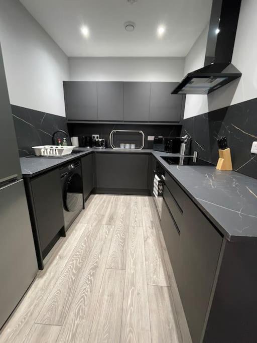 Luxury 2 Bed Centre Duplex With High Ceilings Apartment *