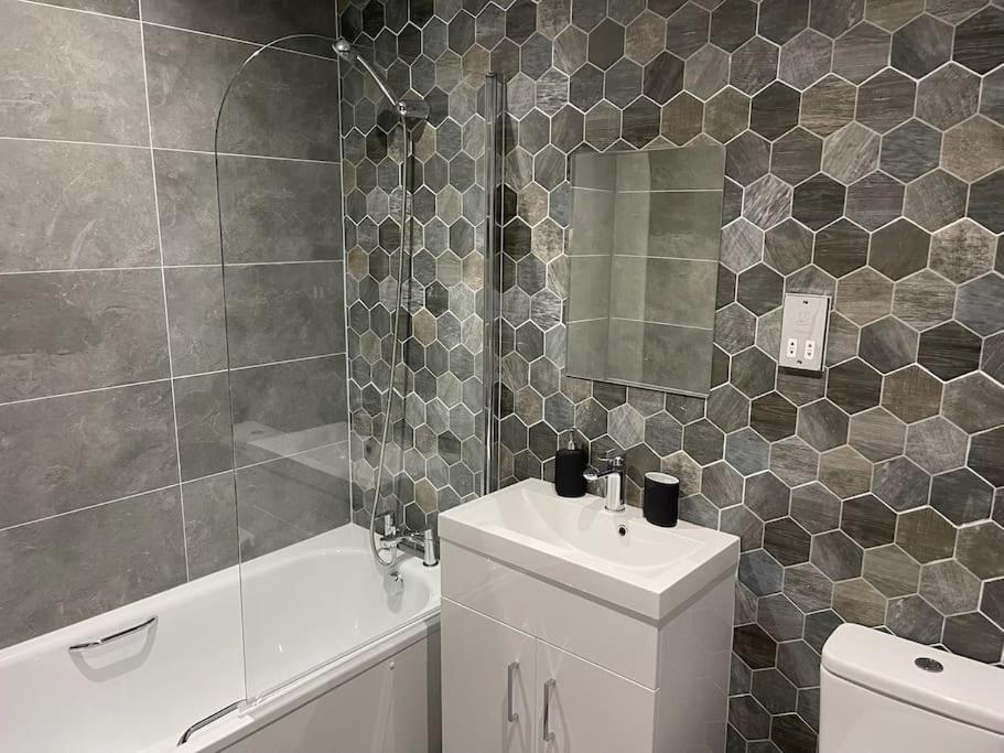 Luxury 2 Bed Centre Duplex With High Ceilings *