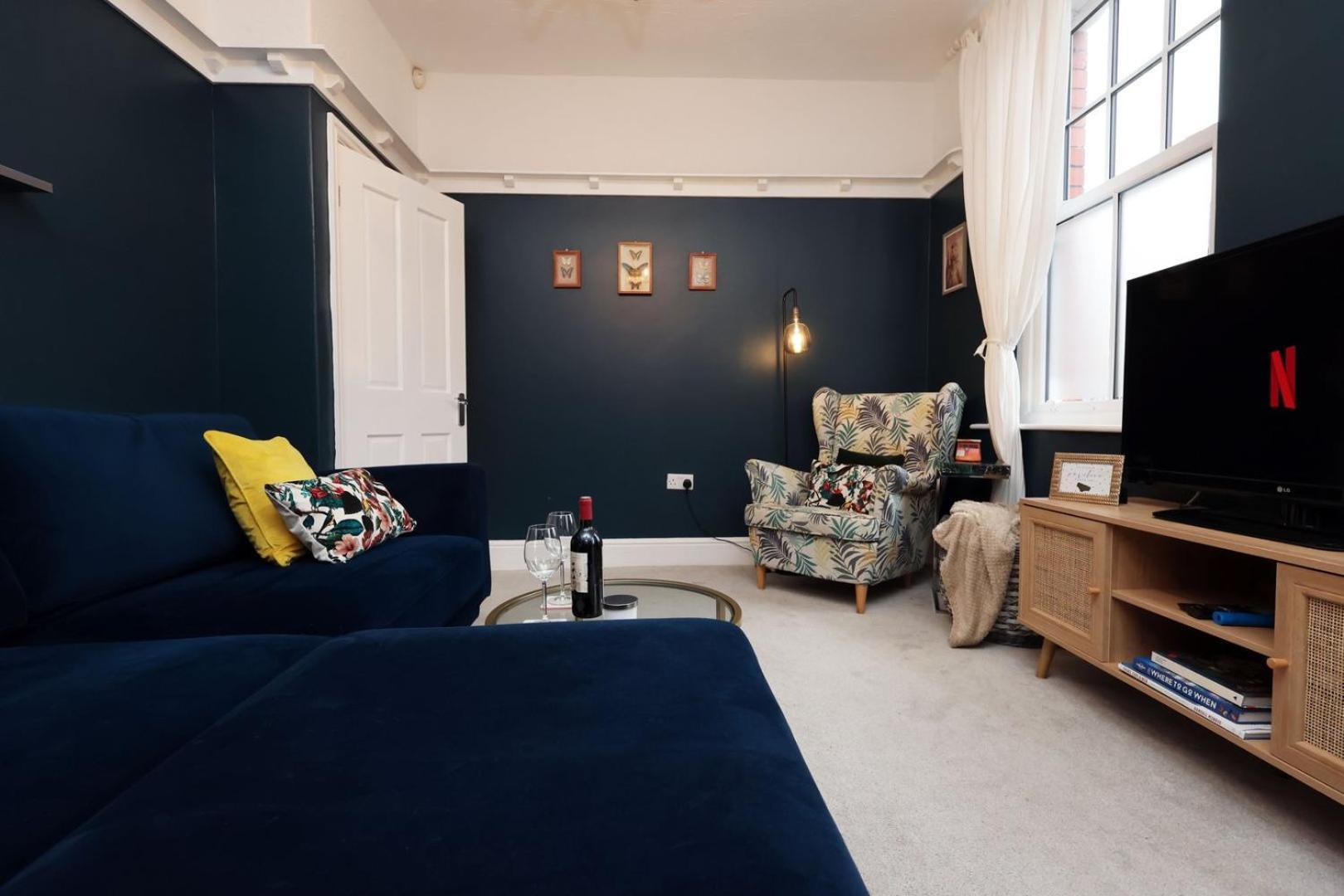 Apartment Spacious 2-bed Haven With Luxe Touches