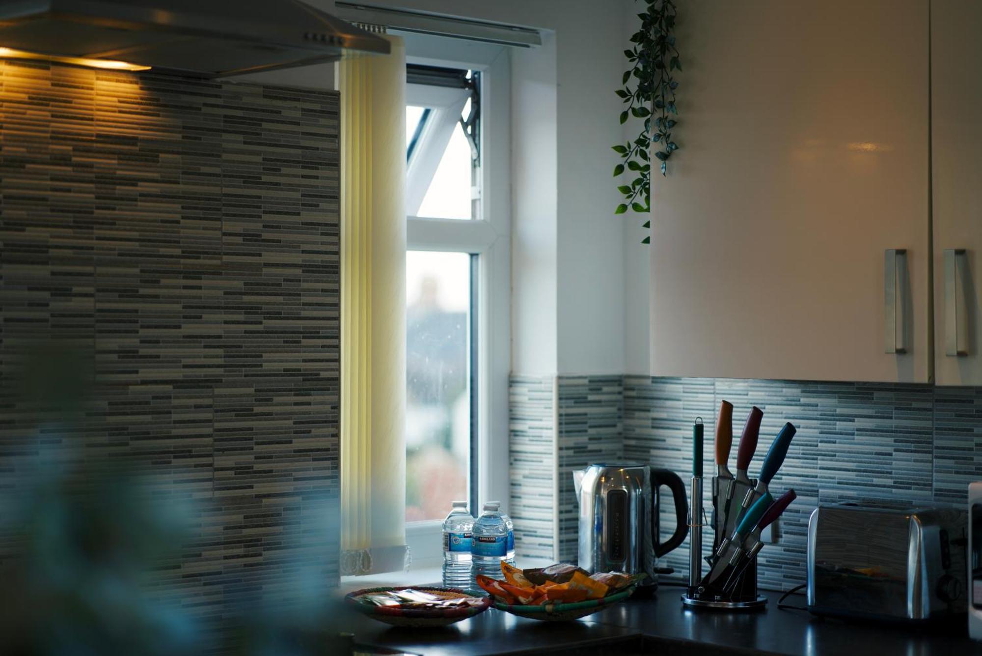 Luxury 3 Bed Centre - Free Parking Apartment *