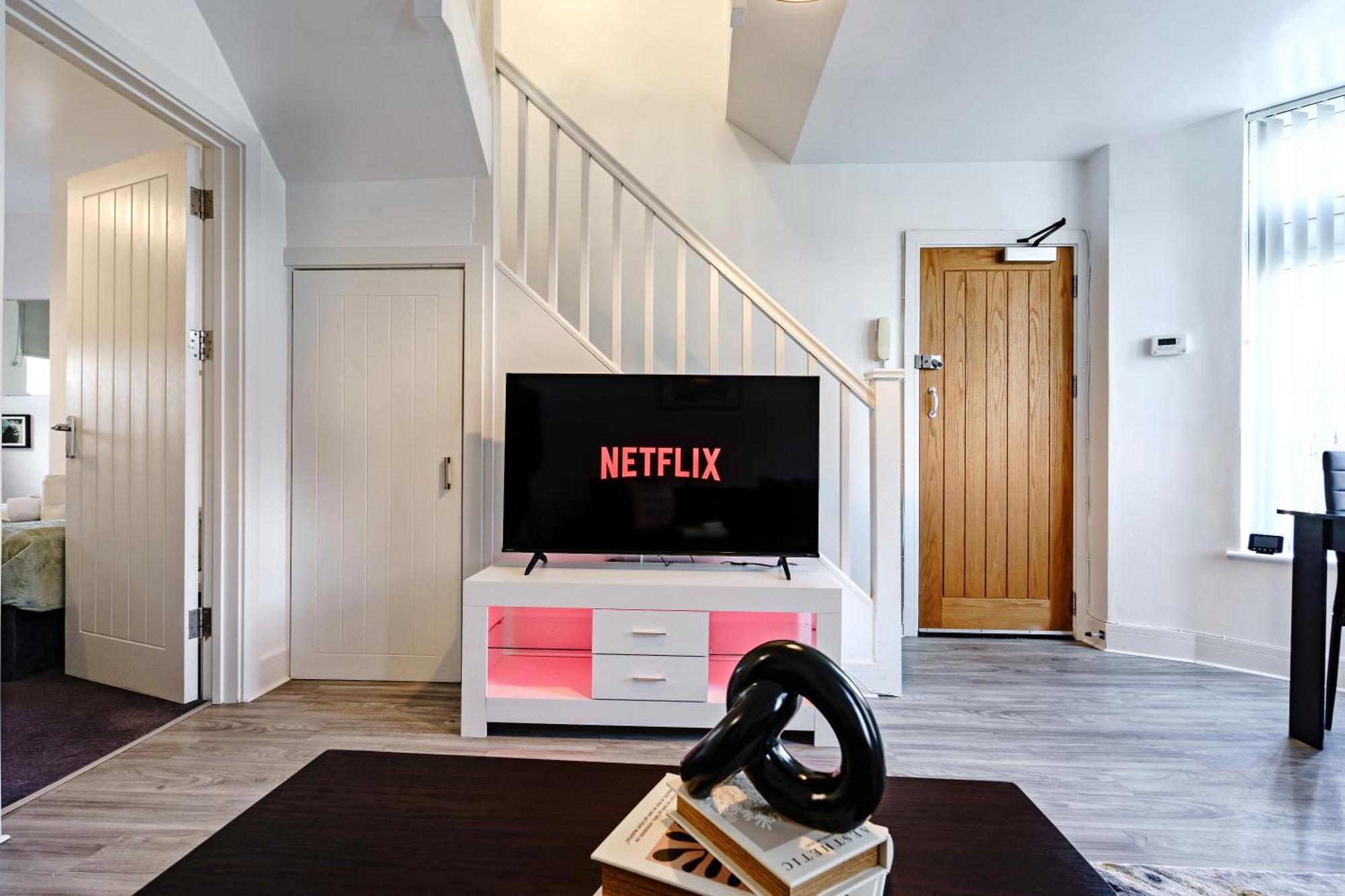 Modern & Cozy 2-bedroom With Smart Tv