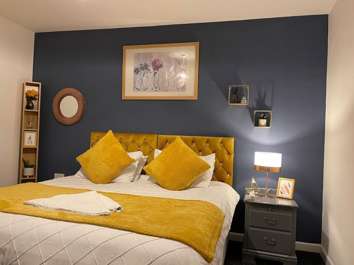 Holiday home 5 Bedroom House - 10 Beds - Centre - Parking *