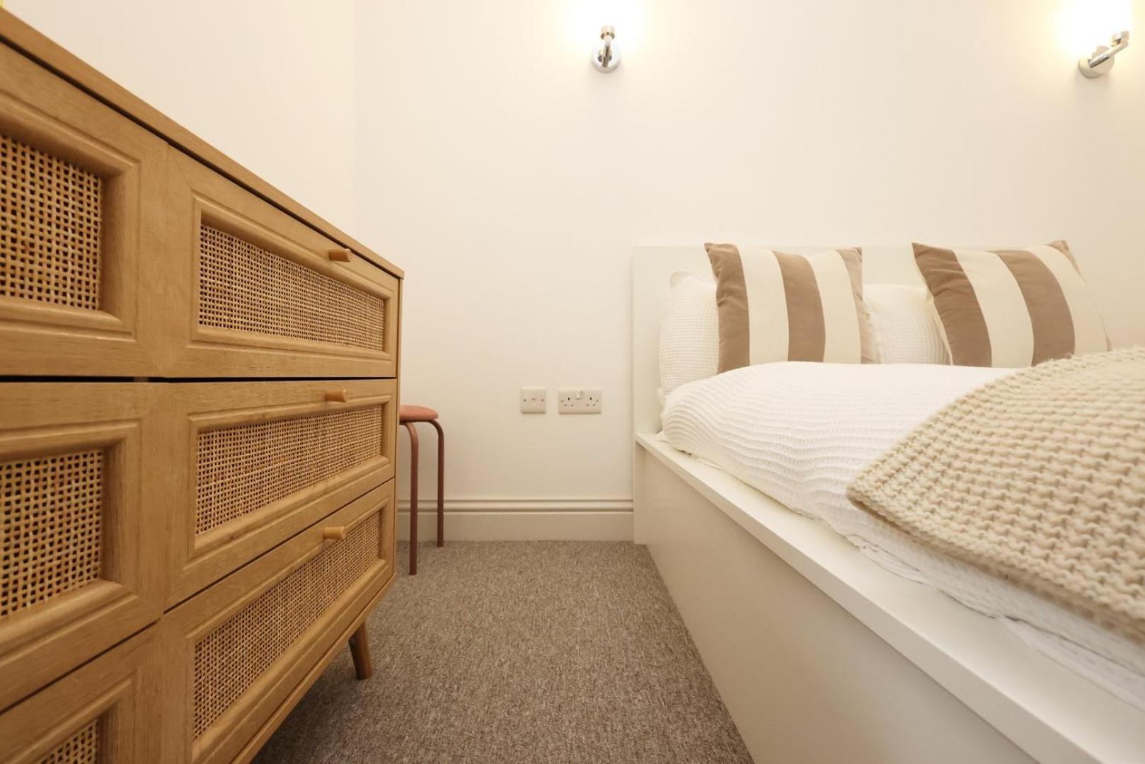 Relax In Pontcanna 1br With Parking Apartment *