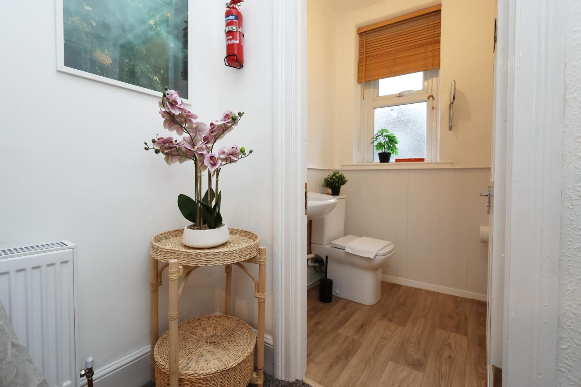 Bed & Breakfast Guesthouse, Rooms, Fast Wi-fi, On-street Parking