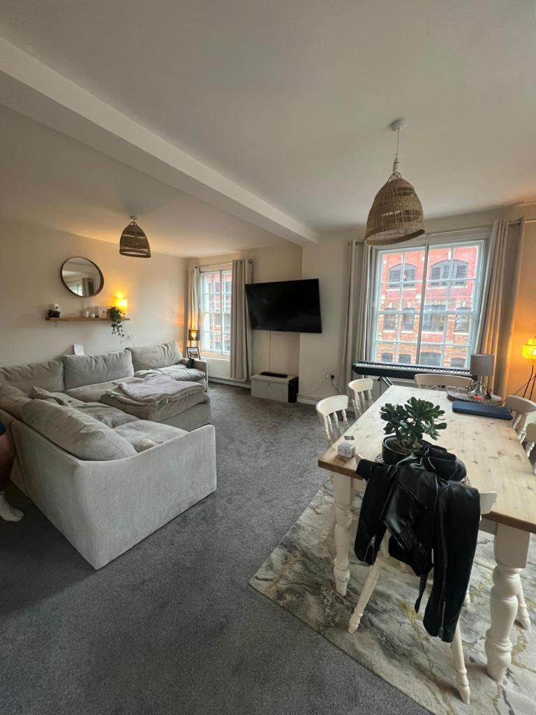 Apartment Rugby Haven: 2br/1ba Near Principality Stadium