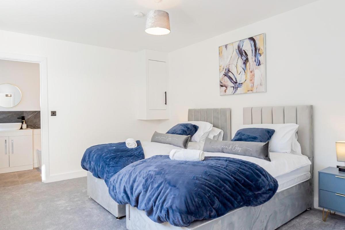 Luxury With Parking Near Everything! Netflix, Pool, Gaming - Long Savings - Perfect For Nhs, Contractors, Relocators