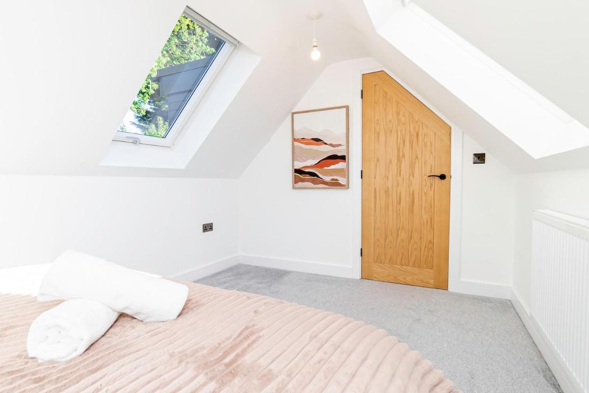 Luxury With Parking Near Everything! Netflix, Pool, Gaming - Long Savings - Perfect For Nhs, Contractors, Relocators