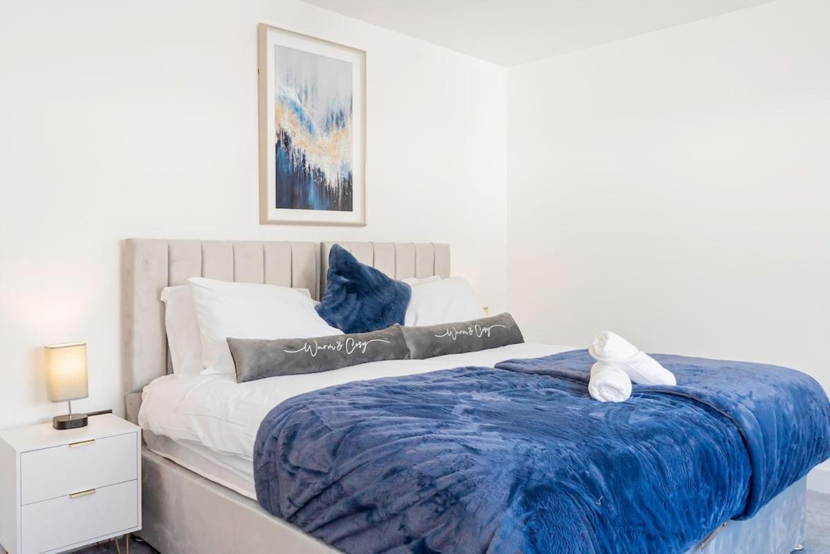 Holiday home Luxury With Parking Near Everything! Netflix, Pool, Gaming - Long Savings - Perfect For Nhs, Contractors, Relocators *