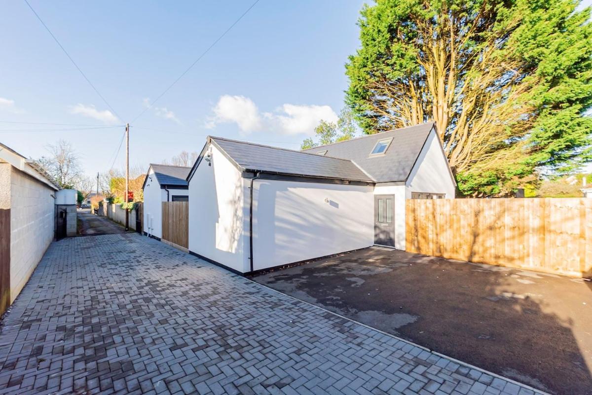 Luxury With Parking Near Everything! Netflix, Pool, Gaming - Long Savings - Perfect For Nhs, Contractors, Relocators