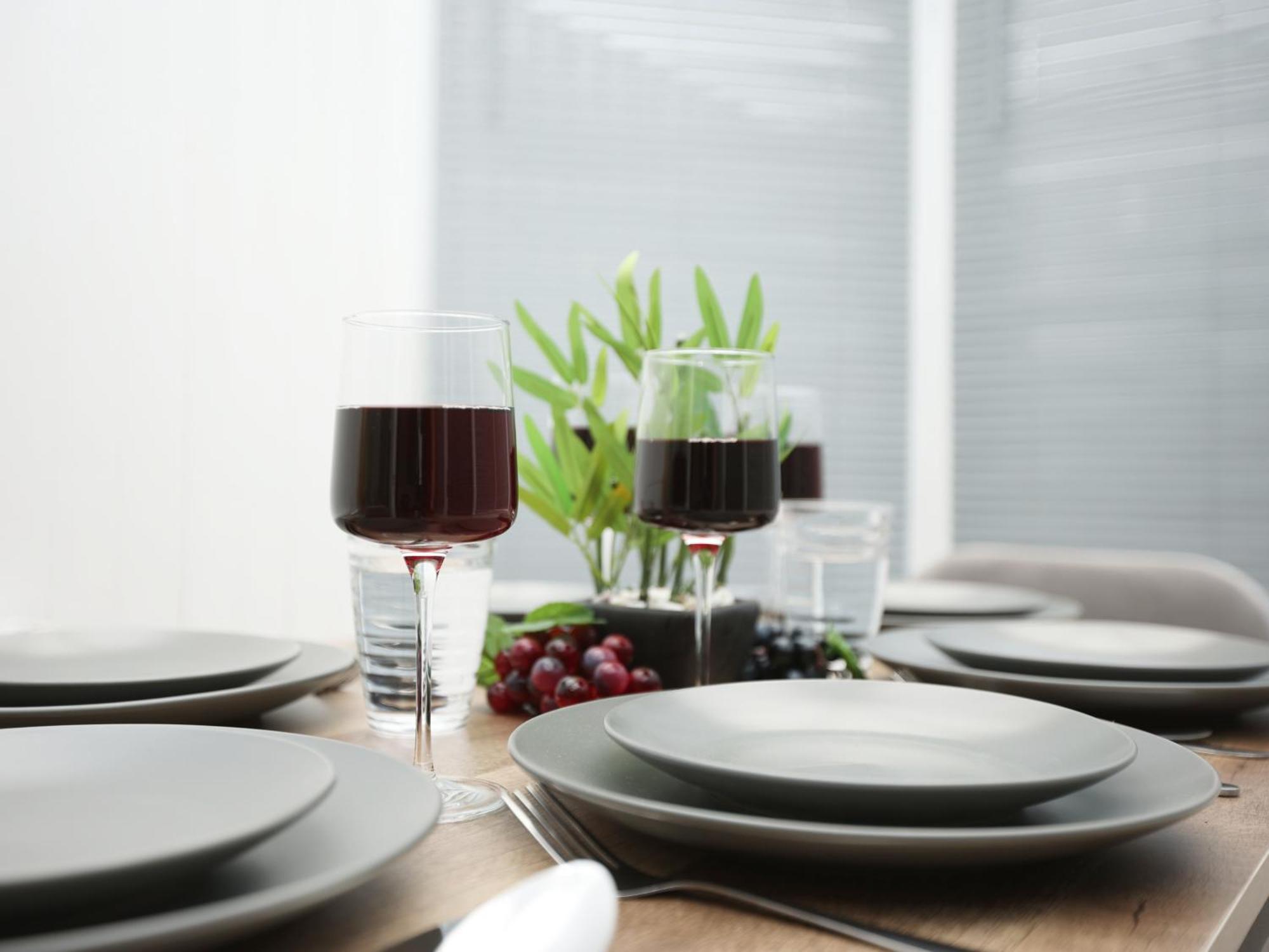 Apartment Gainsborough View By N And N Stays, Close To Bay & International Sports Village, Great For Families And Workers, Long Disc Available *