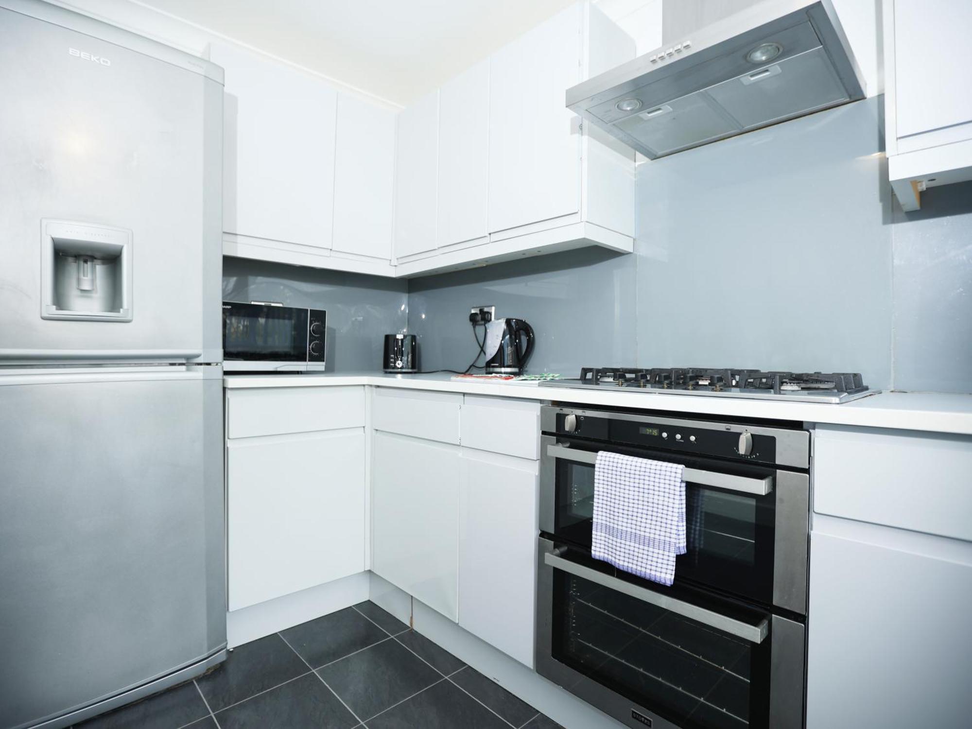 Gainsborough View By N And N Stays, Close To Bay & International Sports Village, Great For Families And Workers, Long Disc Available Cardiff
