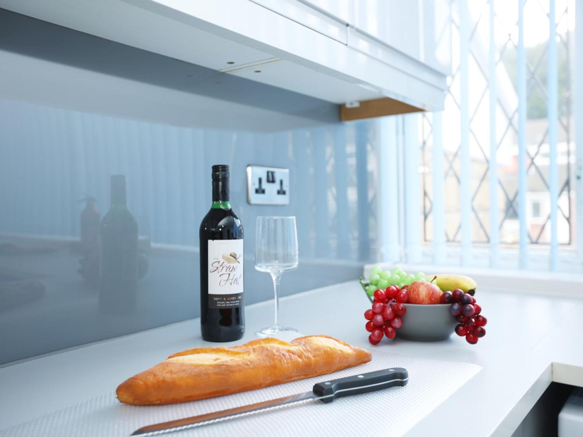 Apartment Gainsborough View By N And N Stays, Close To Bay & International Sports Village, Great For Families And Workers, Long Disc Available Cardiff