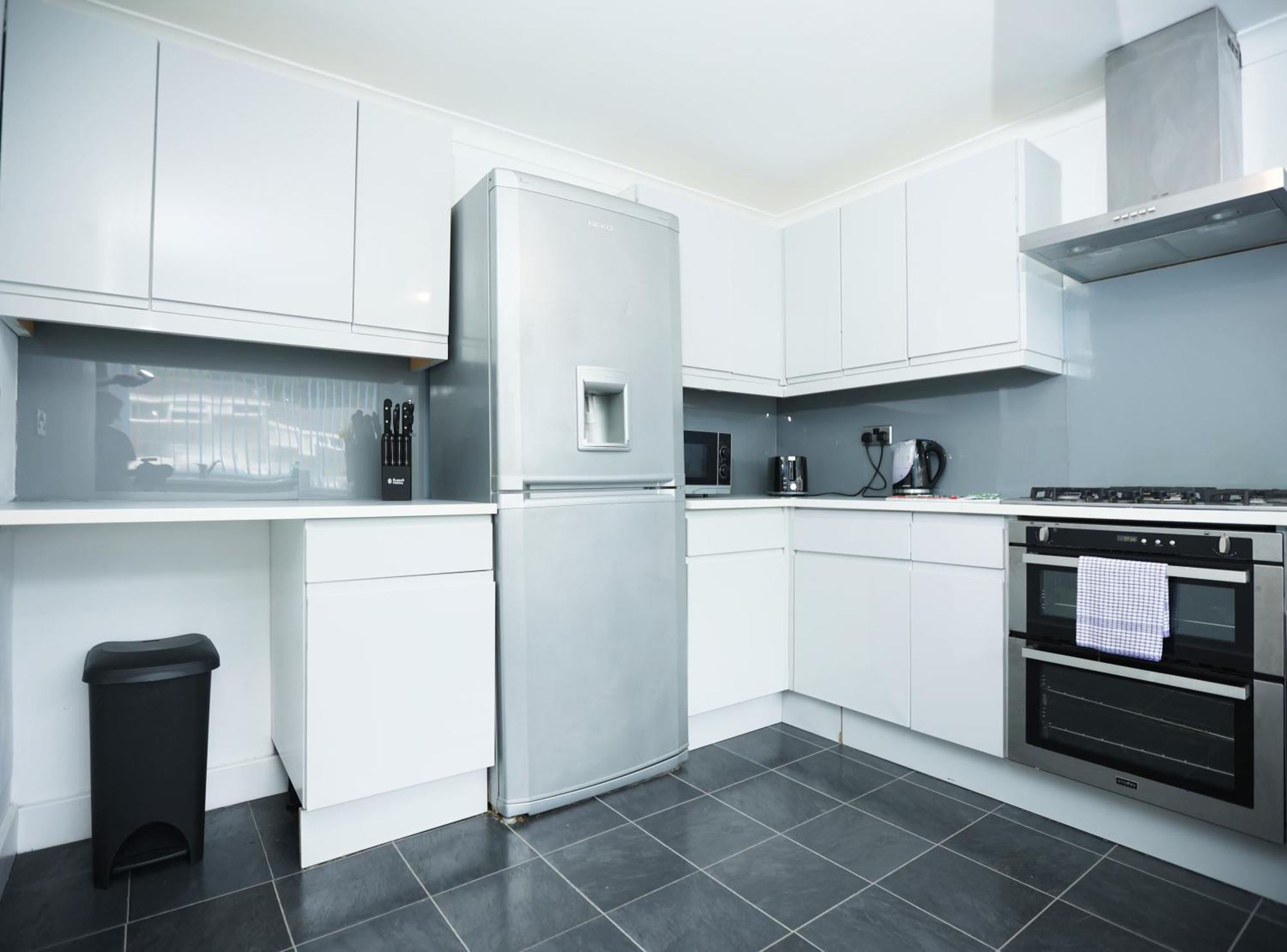 Gainsborough View By N And N Stays, Close To Bay & International Sports Village, Great For Families And Workers, Long Disc Available Apartment Cardiff
