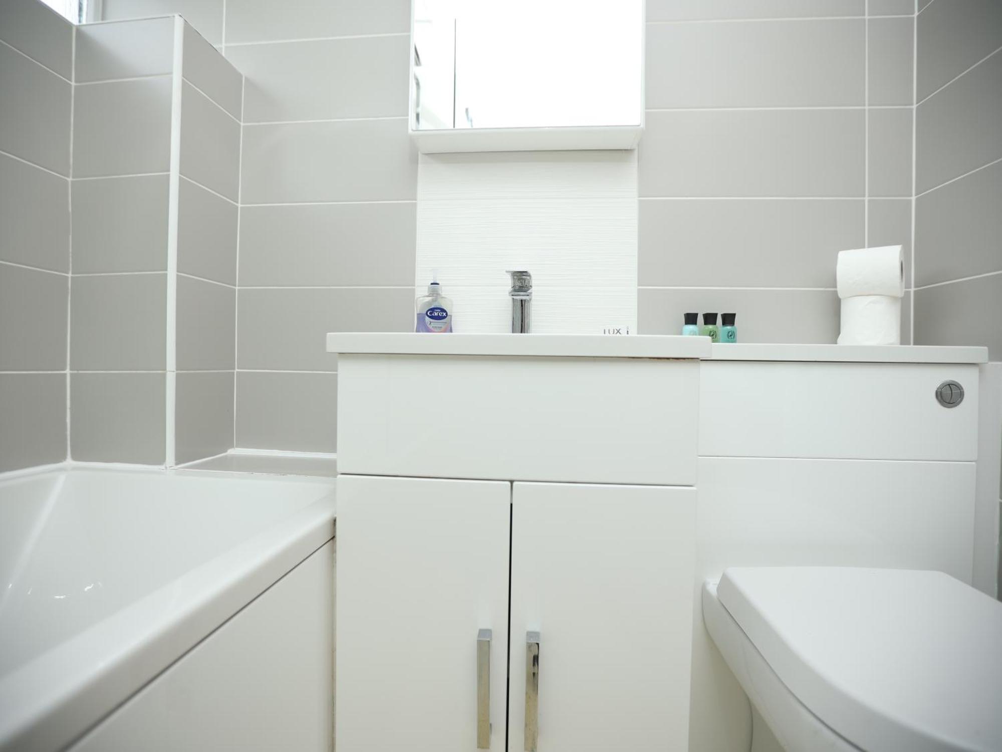 Gainsborough View By N And N Stays, Close To Bay & International Sports Village, Great For Families And Workers, Long Disc Available Apartment *