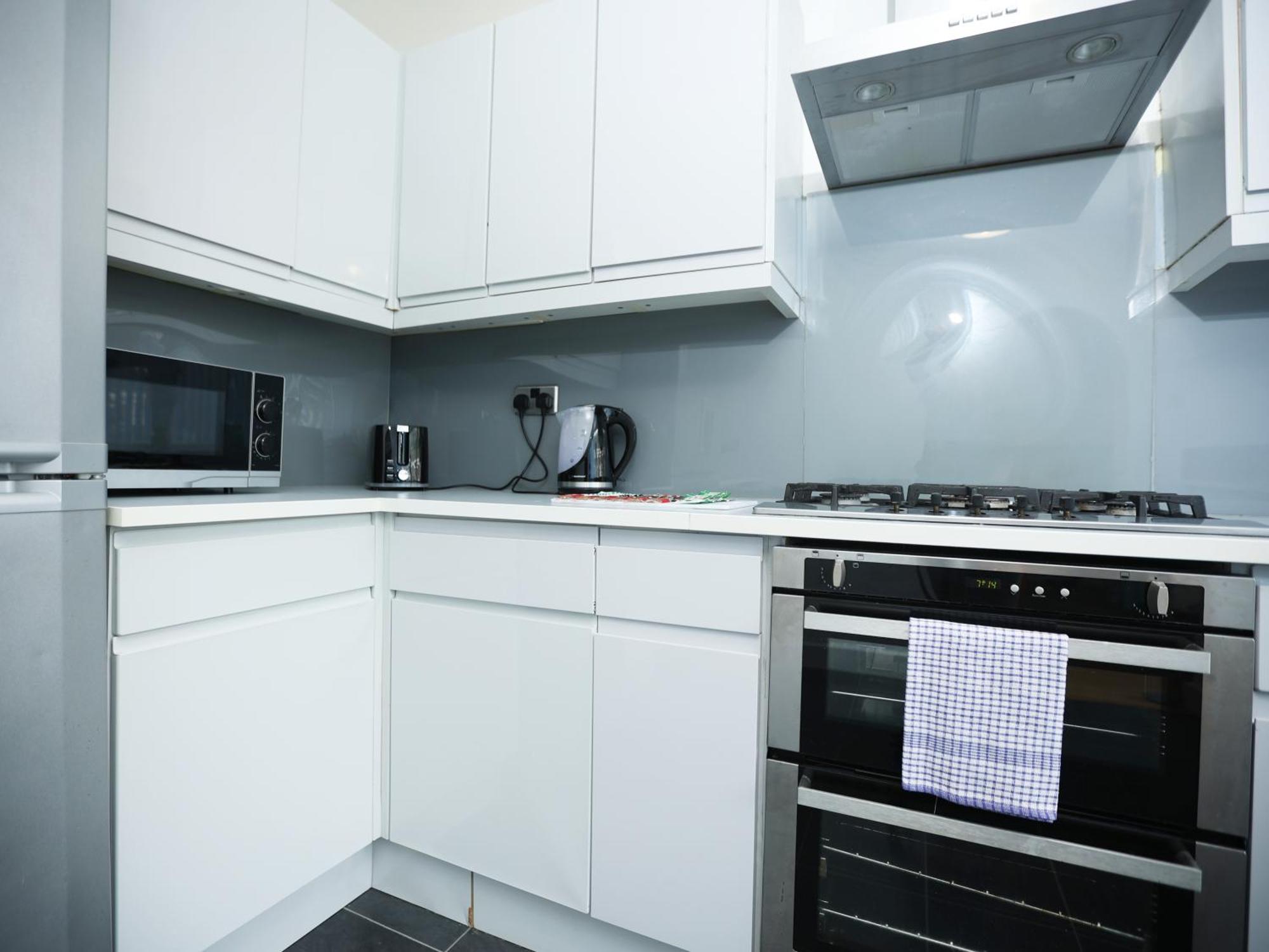 Gainsborough View By N And N Stays, Close To Bay & International Sports Village, Great For Families And Workers, Long Disc Available Apartment Cardiff