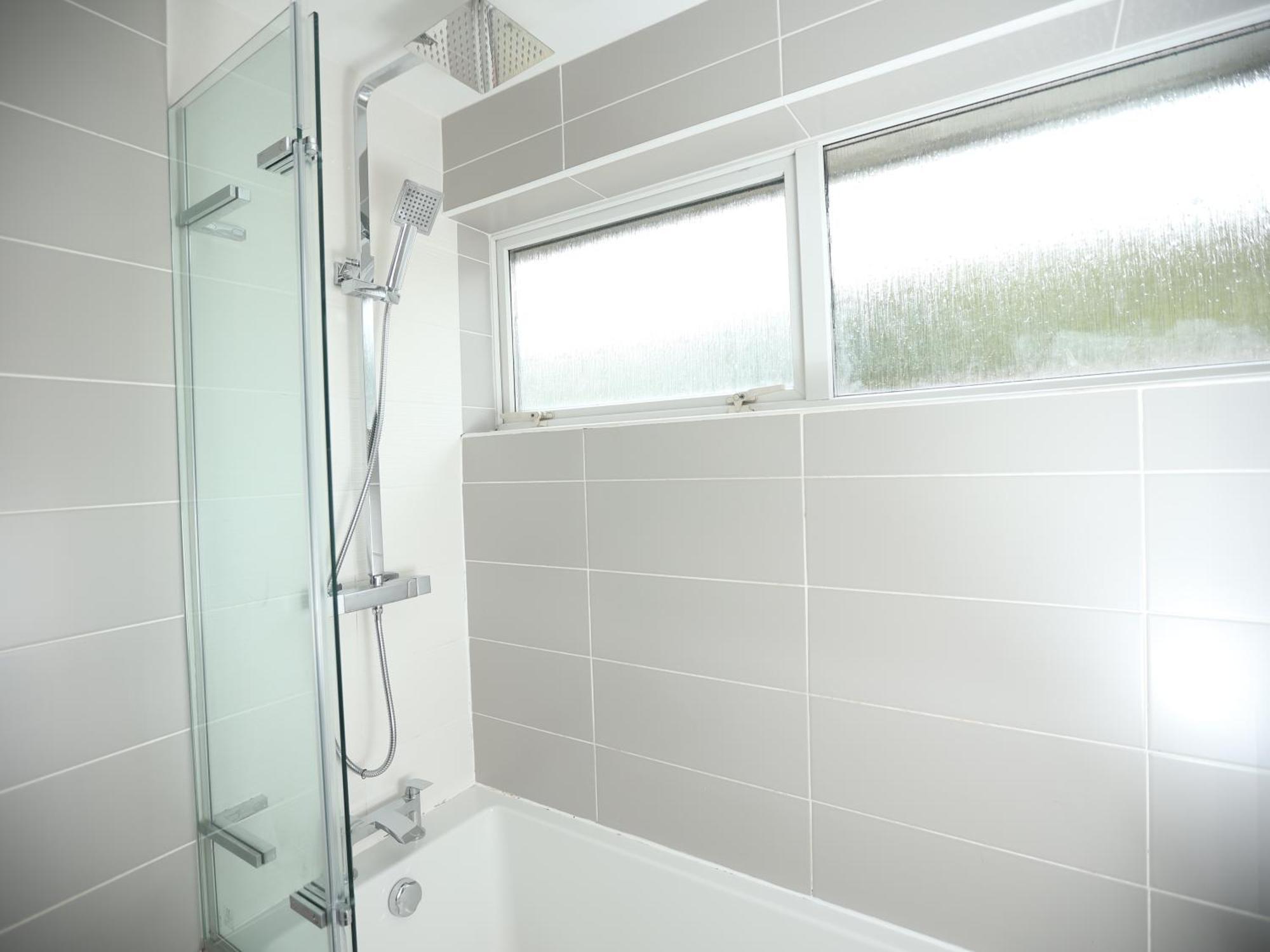 Gainsborough View By N And N Stays, Close To Bay & International Sports Village, Great For Families And Workers, Long Disc Available