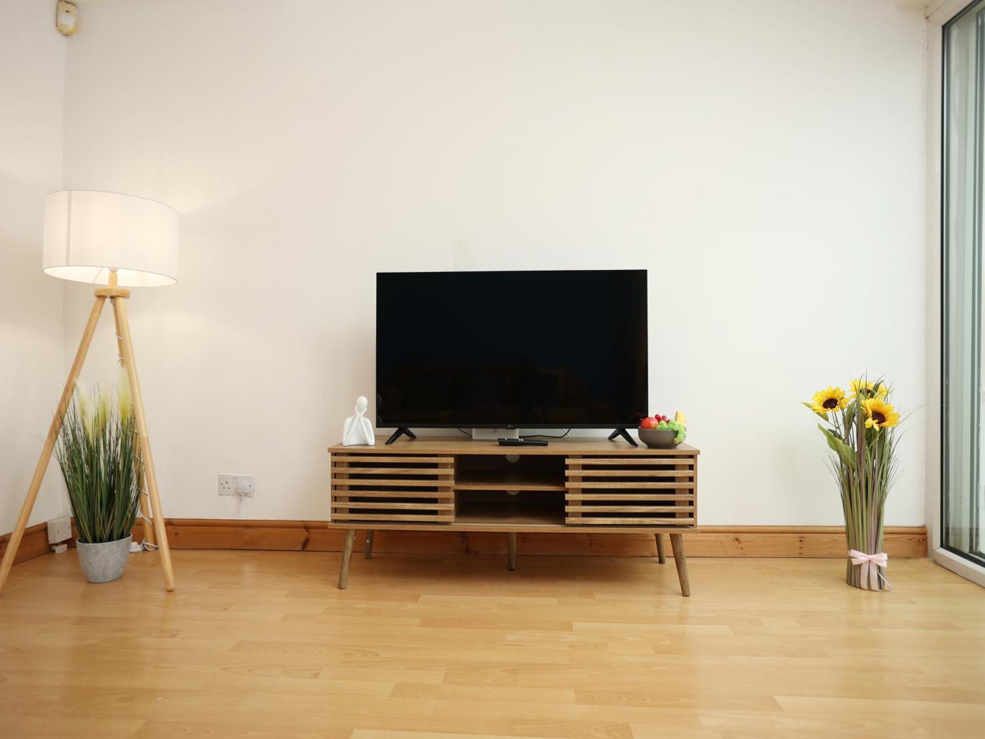 Gainsborough View By N And N Stays, Close To Bay & International Sports Village, Great For Families And Workers, Long Disc Available * Cardiff