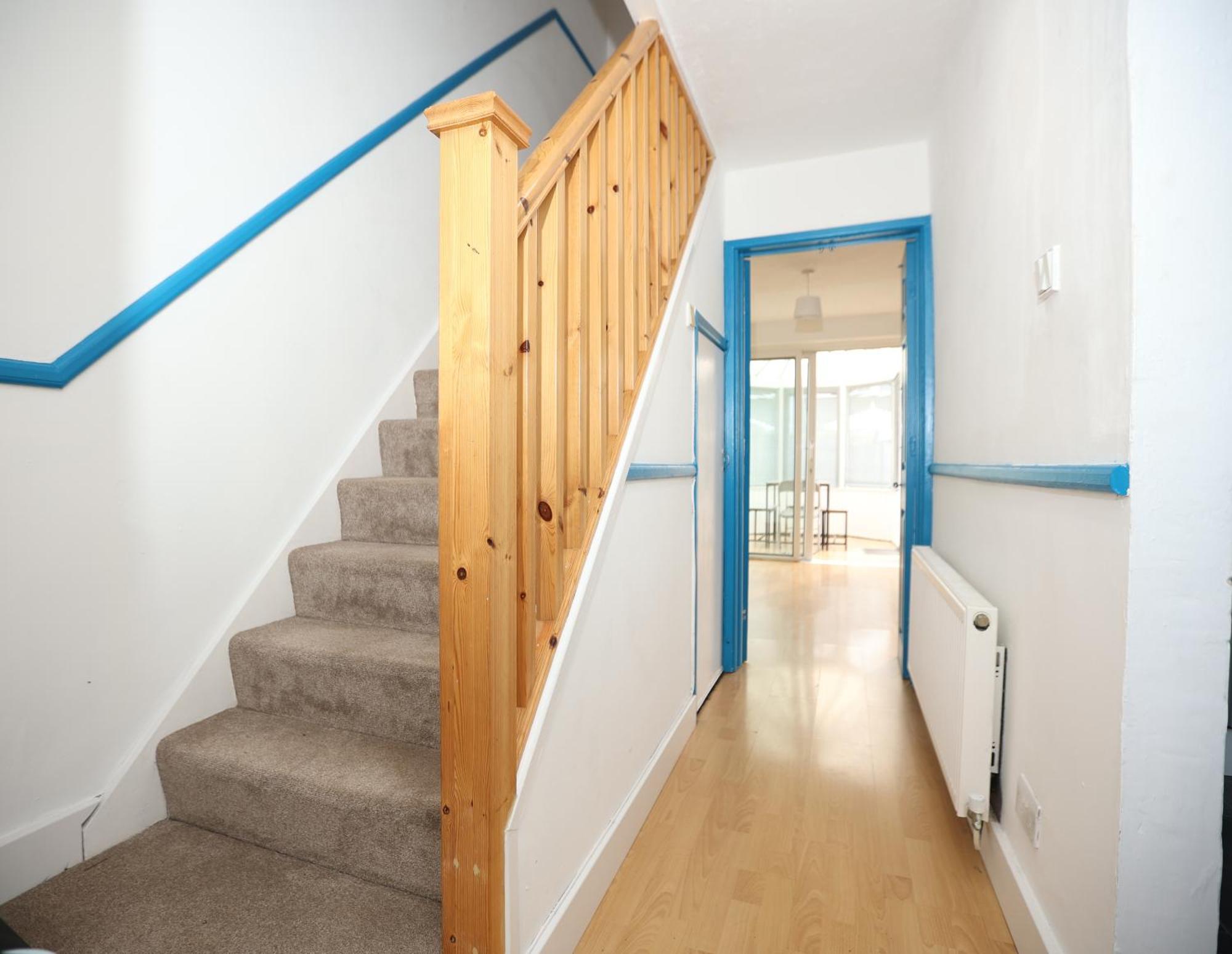 Gainsborough View By N And N Stays, Close To Bay & International Sports Village, Great For Families And Workers, Long Disc Available Apartment