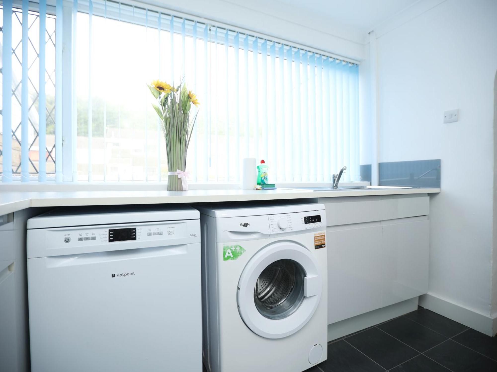 Apartment Gainsborough View By N And N Stays, Close To Bay & International Sports Village, Great For Families And Workers, Long Disc Available *